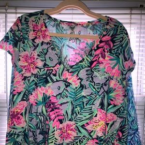 XL Lilly Pulitzer t shirt